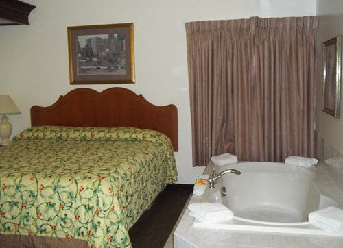 Budget Inn And Suites - Des Moines Bagian luar foto