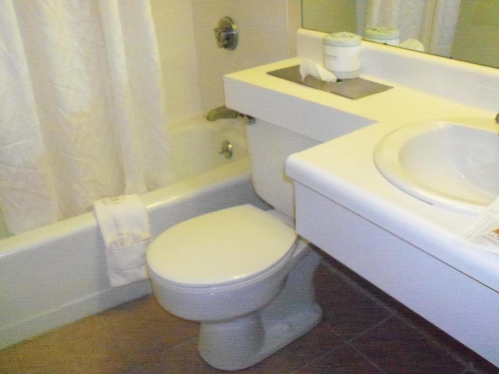 Budget Inn And Suites - Des Moines Ruang foto