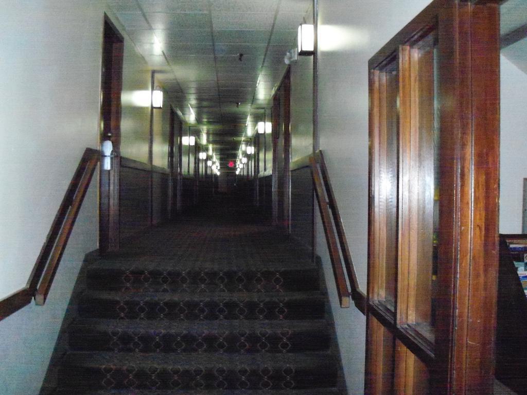 Budget Inn And Suites - Des Moines Bagian luar foto