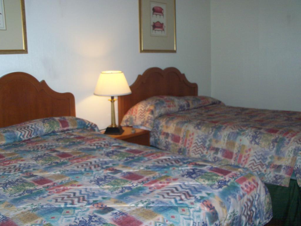 Budget Inn And Suites - Des Moines Bagian luar foto