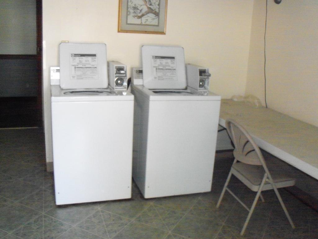 Budget Inn And Suites - Des Moines Bagian luar foto