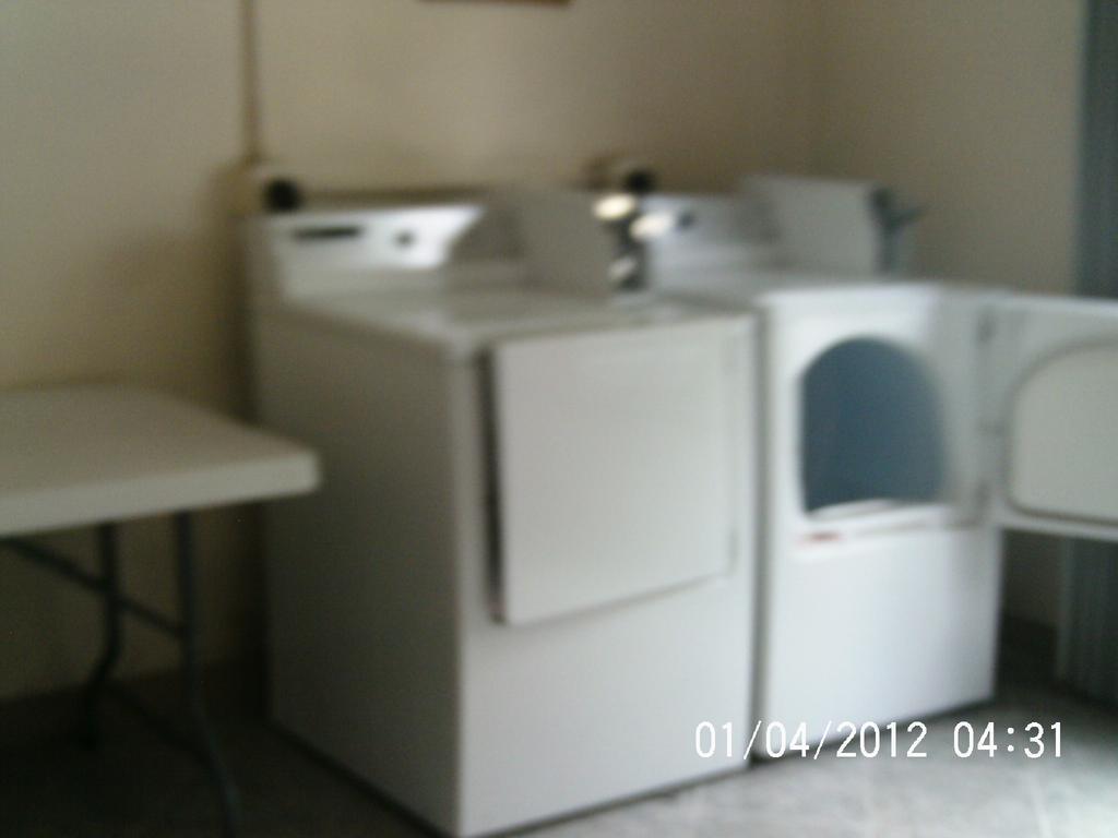 Budget Inn And Suites - Des Moines Bagian luar foto